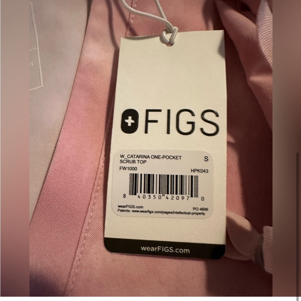 Limited Edition FIGS scrub top - NWT